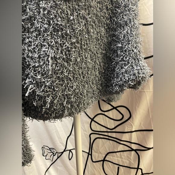 BB DAKOTA Woman’s Large Grey Scruffy-Textured Pullover Sweater - Picture 3 of 7